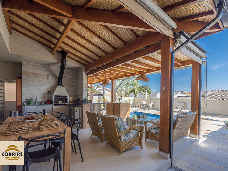 Pergolado de madeira com cobertura e forro de bambu pergolado madeira cobertura coberto forro teto esteira trelica bambu bamboo preco modelos valinhos pergola caramanchão gourmet